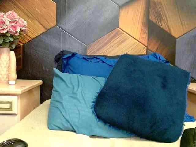 LusciousIndian webcam