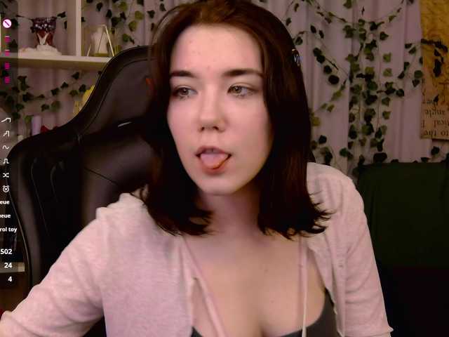 Kelly-foox's BongaCams show and profile