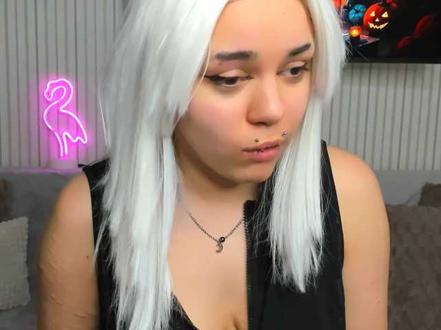 Offline EricaHoff on BongaCams