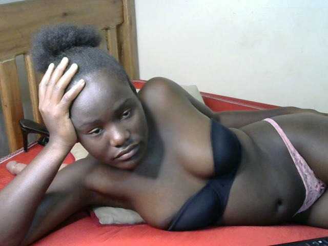Sex chat gratuit in direct cu QueenEbony pe BongaCams