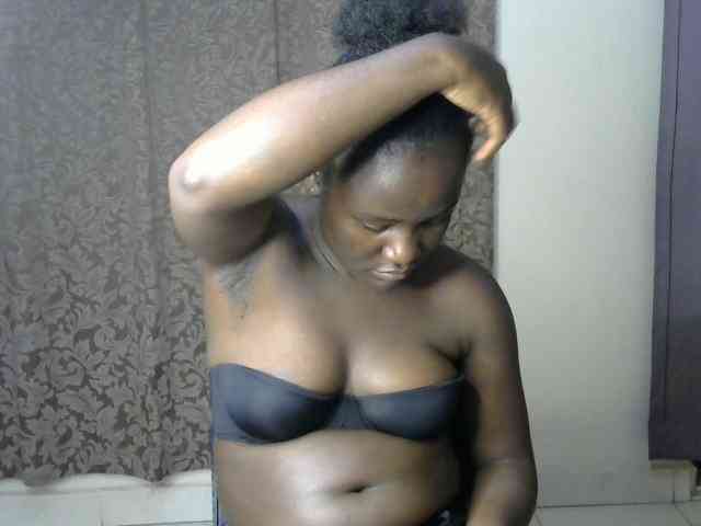 QueenEbony webcam