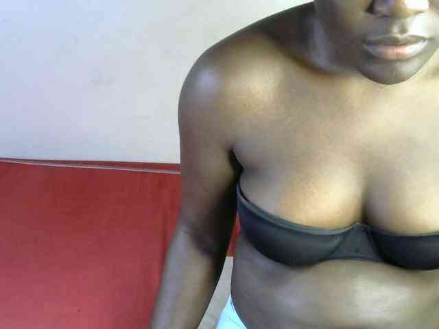 QueenEbony webcam