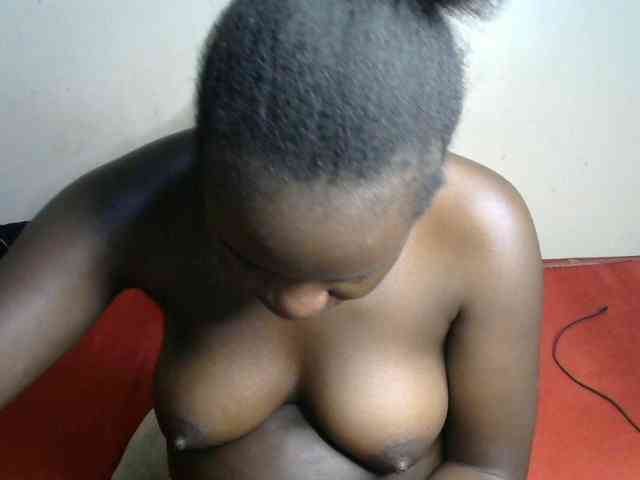 QueenEbony webcam