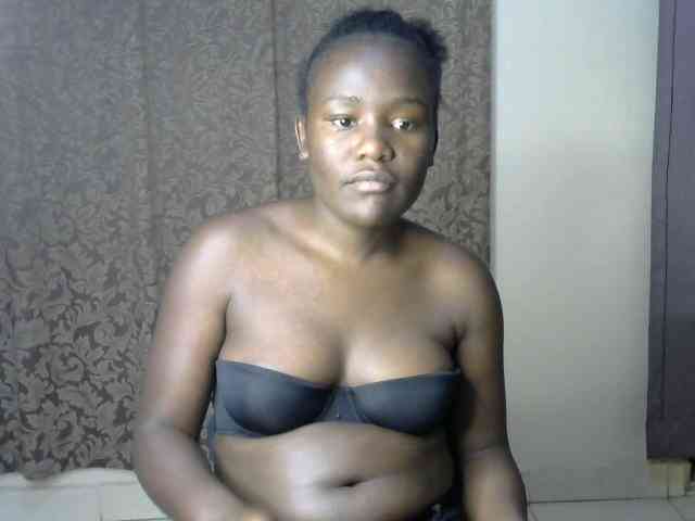 QueenEbony webcam