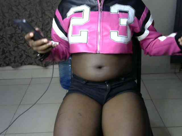 QueenEbony webcam