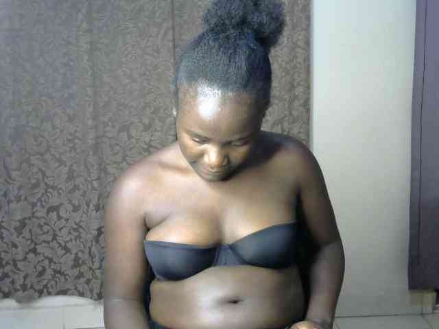 QueenEbony webcam