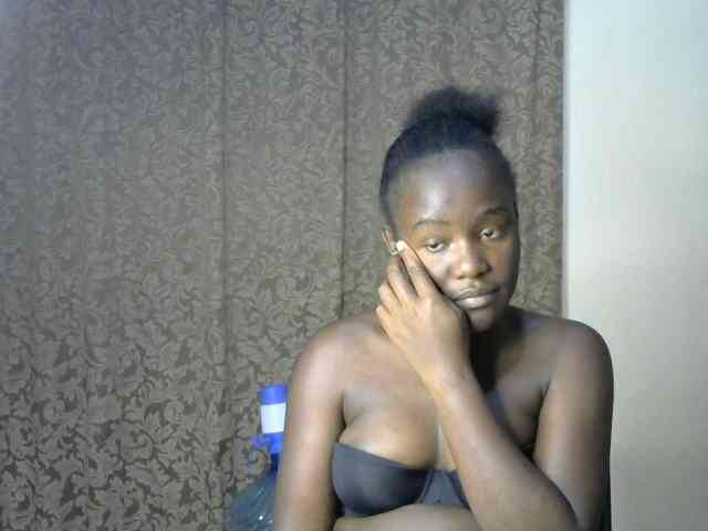 QueenEbony webcam