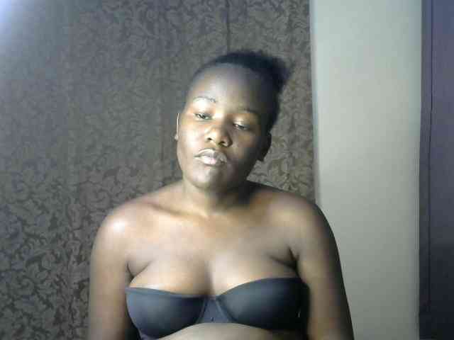 QueenEbony webcam