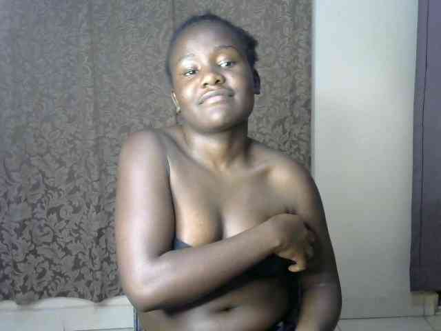 QueenEbony webcam