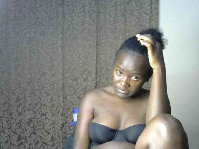 QueenEbony webcam