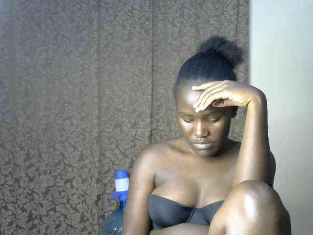 QueenEbony webcam