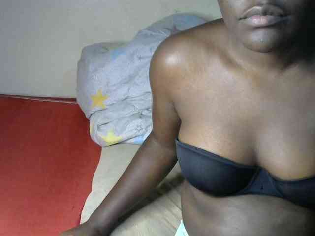 QueenEbony webcam
