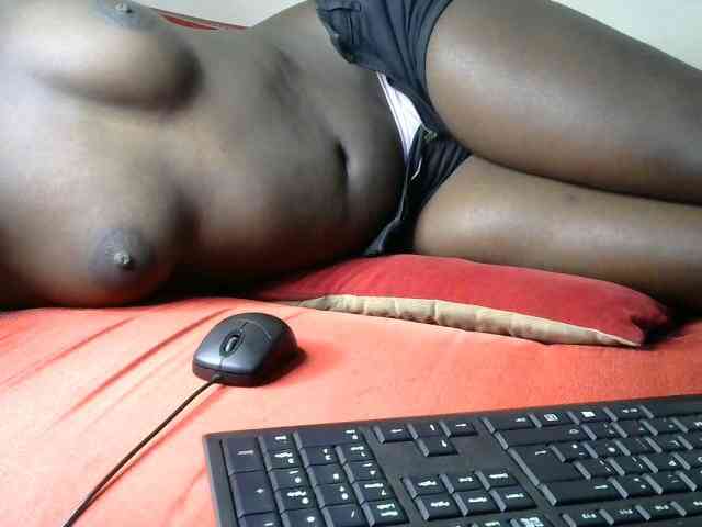 QueenEbony webcam