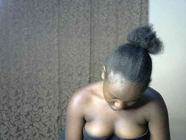 QueenEbony webcam