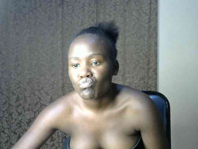 QueenEbony webcam