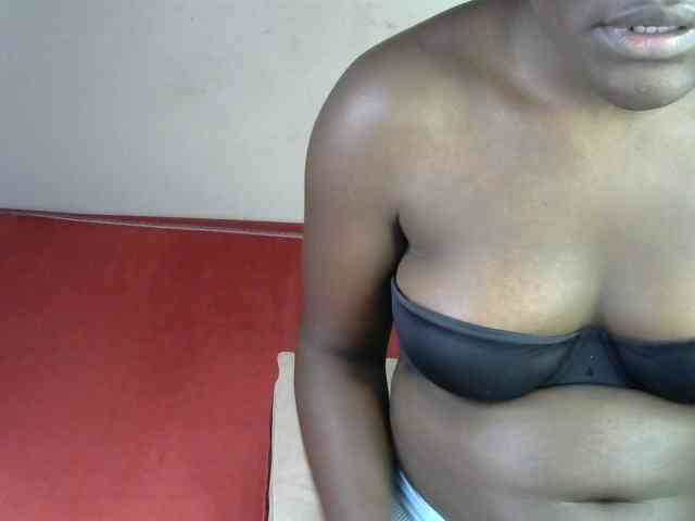 QueenEbony webcam