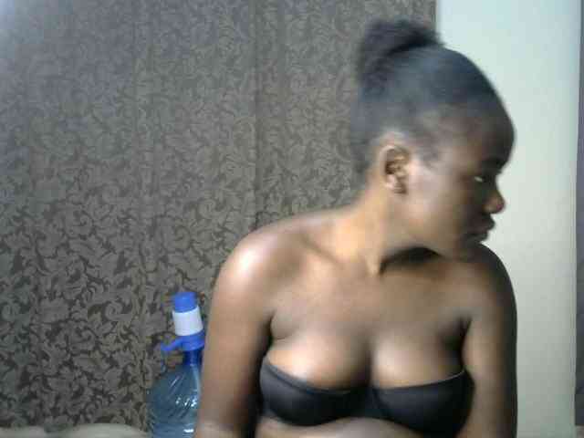 QueenEbony webcam