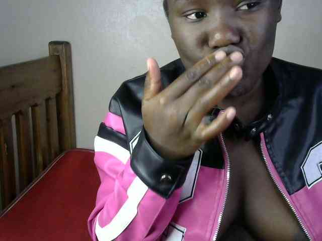 QueenEbony webcam
