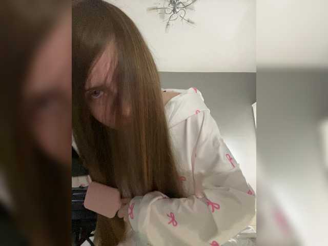 LUXUKISSKA's BongaCams show and profile