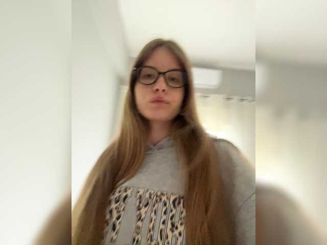 LUXUKISSKA's BongaCams show and profile