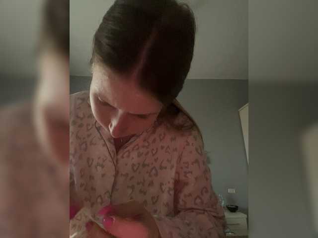 LUXUKISSKA's BongaCams show and profile