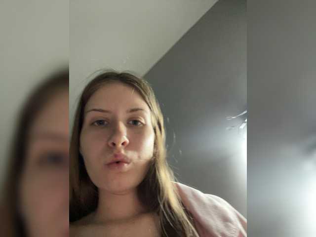 LUXUKISSKA's BongaCams show and profile