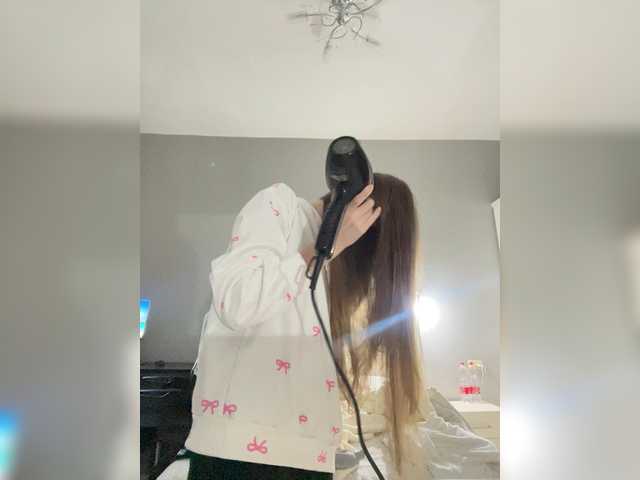 LUXUKISSKA's BongaCams show and profile