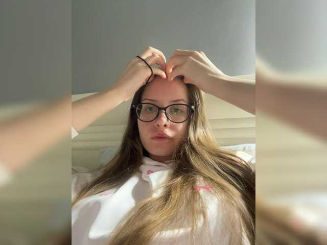 LUXUKISSKA's BongaCams show and profile