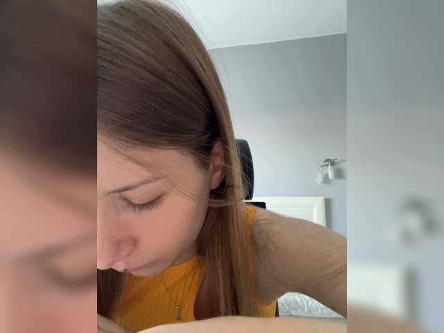 LUXUKISSKA's BongaCams show and profile