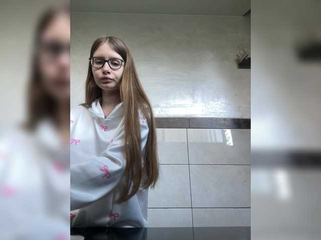 LUXUKISSKA's BongaCams show and profile