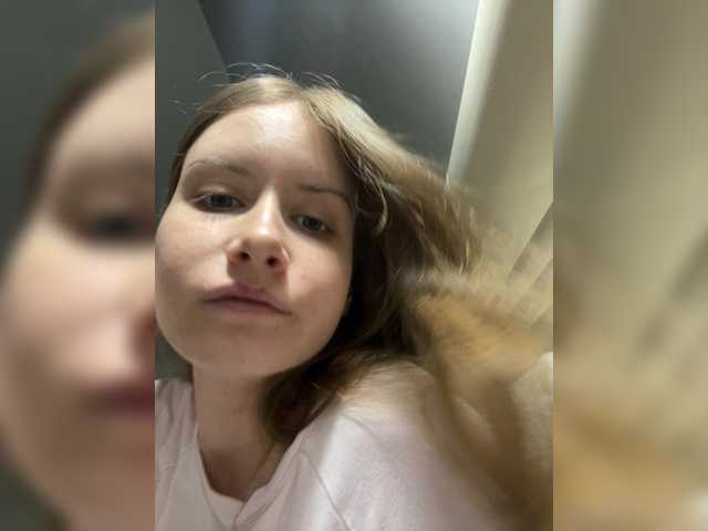 LUXUKISSKA's BongaCams show and profile