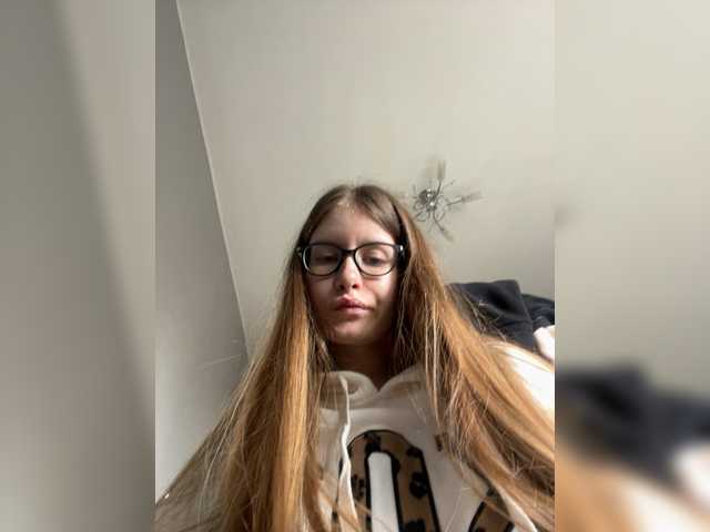 LUXUKISSKA's BongaCams show and profile