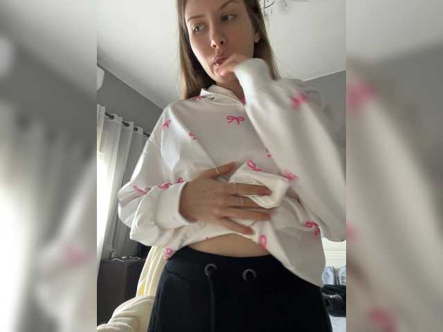 LUXUKISSKA's BongaCams show and profile