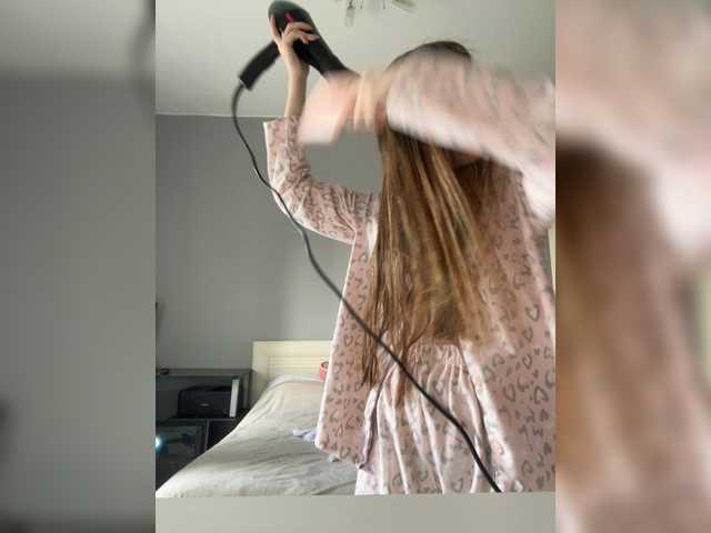 LUXUKISSKA's BongaCams show and profile