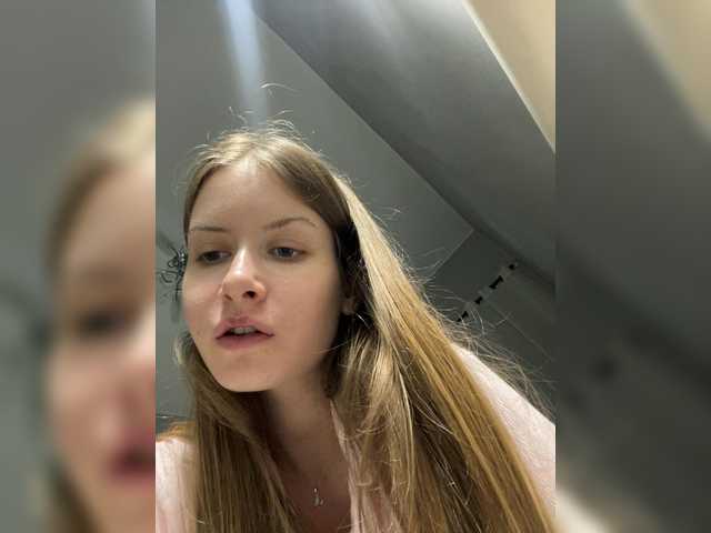 LUXUKISSKA's BongaCams show and profile