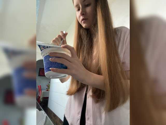 LUXUKISSKA's BongaCams show and profile