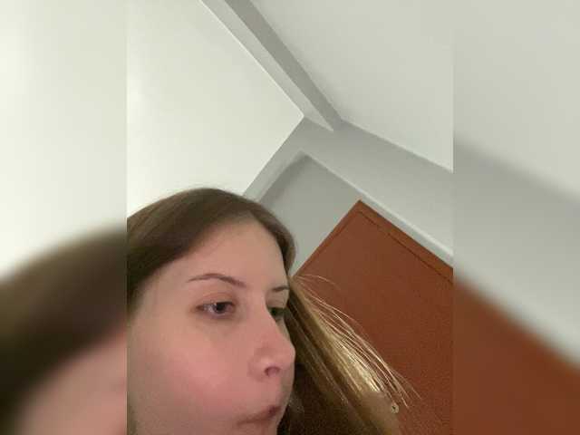 LUCKILYGIRLY preview