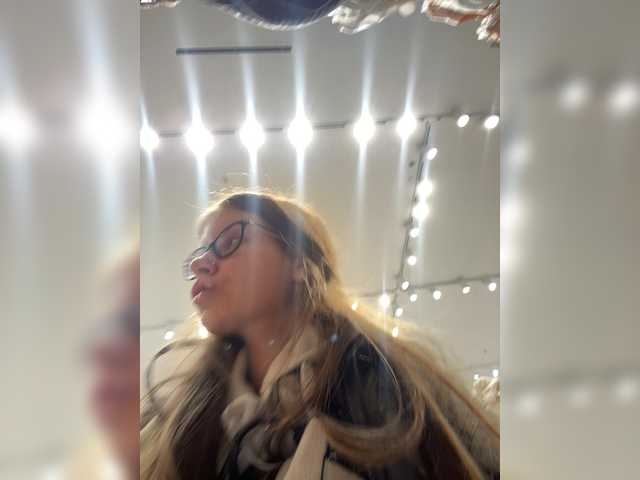 LUXUKISSKA's BongaCams show and profile