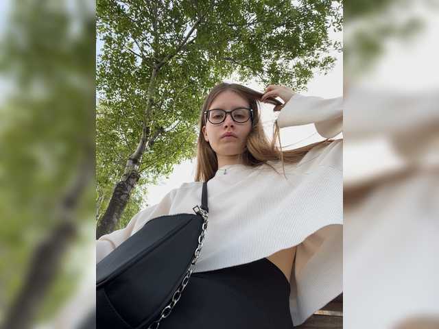 LUXUKISSKA's BongaCams show and profile