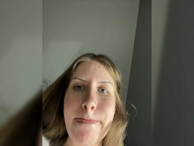 LUXUKISSKA's BongaCams show and profile