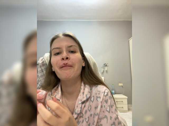 LUXUKISSKA's BongaCams show and profile