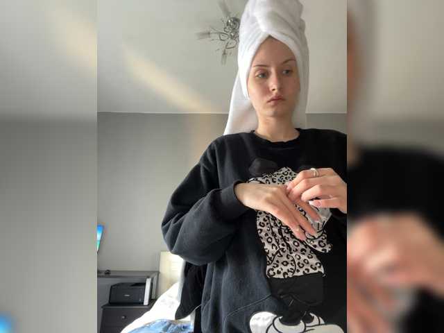 LUXUKISSKA's BongaCams show and profile