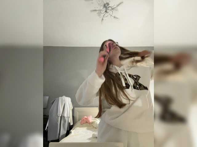 LUXUKISSKA's BongaCams show and profile