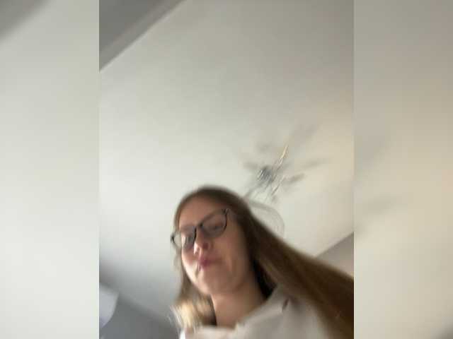 LUXUKISSKA's BongaCams show and profile