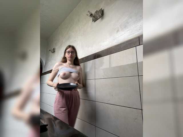 LUXUKISSKA's BongaCams show and profile