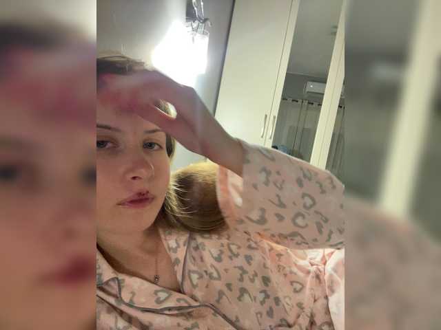 LUXUKISSKA's BongaCams show and profile