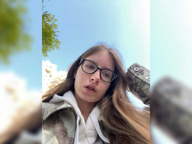 LUXUKISSKA's BongaCams show and profile