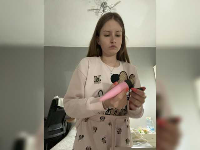 LUXUKISSKA's BongaCams show and profile