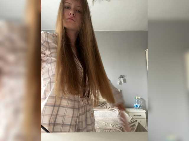 LUXUKISSKA's BongaCams show and profile