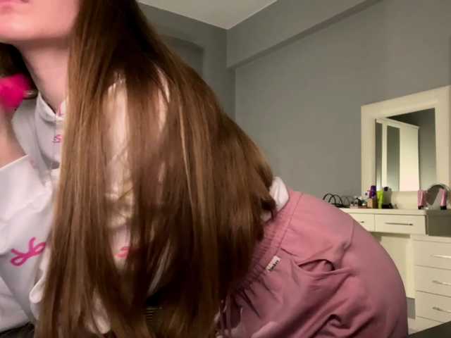 LUXUKISSKA's BongaCams show and profile